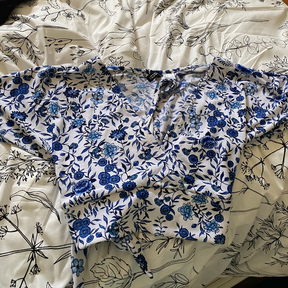 Cropped wrap around & open back floral blouse